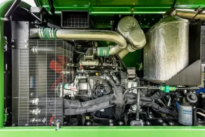 Motorový prostor krmného vozu Faresin Leader PF.