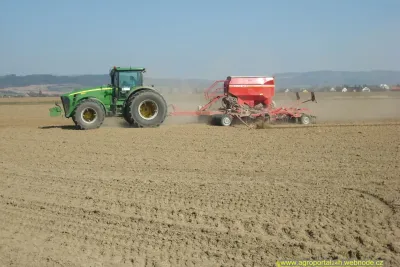 Setí s traktorem John Deere 8230