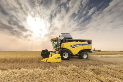 New Holland uvádí na trh novou řadu CX5 a CX6. Nechybí svahové vyrovnávání – snímek 4