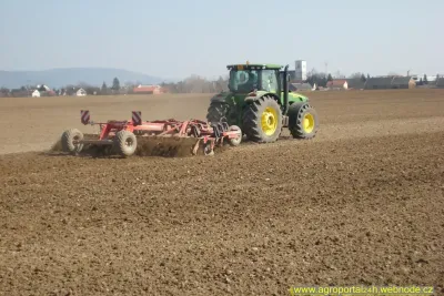 Nově zakoupený John Deere 8320R