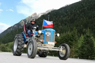 Historický traktor Zetor 25 – snímek 4