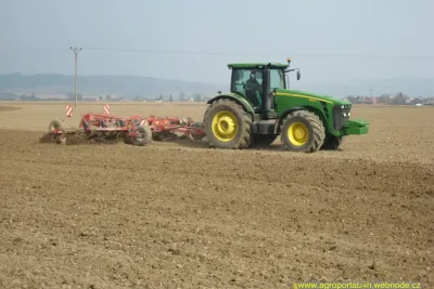 Nově zakoupený John Deere 8320R