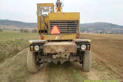 Setí s traktorem John Deere 8230