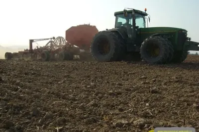 Setí s traktory John Deere 6430 a 8200