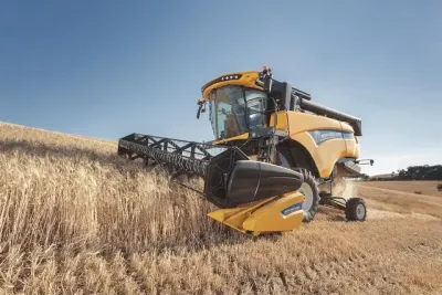 New Holland uvádí na trh novou řadu CX5 a CX6. Nechybí svahové vyrovnávání – snímek 1