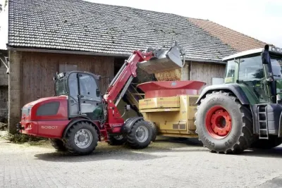 Kolové a teleskopické nakladače s novými motory a volitelným příslušenstvím