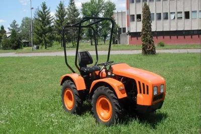 Kloubový traktor AFT 24
