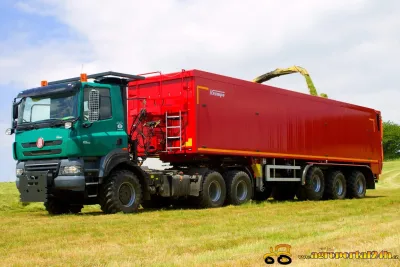 Tatra Phoenix s návěsem Krampe Bandit SB 30.