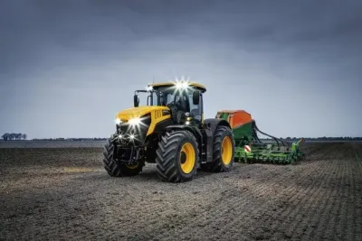 Traktor JCB Fastrac se sněhovou frézou – snímek 1