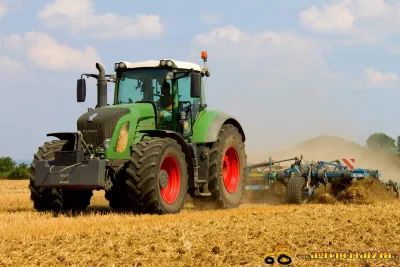 Fendt 930 Vario s kypřičem Köckerling Vario.
