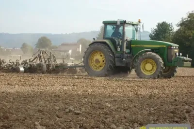 John Deere 8200