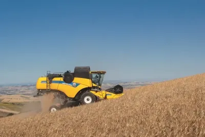 New Holland uvádí na trh novou řadu CX5 a CX6. Nechybí svahové vyrovnávání – snímek 2