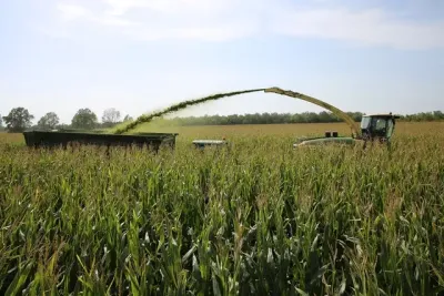 Krone představilo řezačku s unikátní výškově nastavitelnou kabinou! – snímek 8