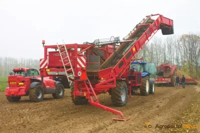 Holmer RRL 200 eco s traktorem při polní ukázce