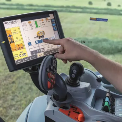Nový lis s variabilní komorou New Holland Pro-Belt.