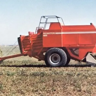 Jeden z prvních lisů HESSTON ve verzi pro Evropu byl nasazen již v roce 1978 v Maďarsku.