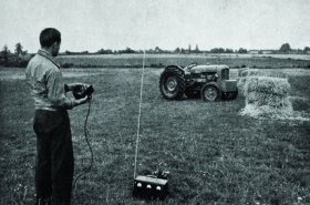 Dálkově ovládaný traktor byl realitou už v roce 1930